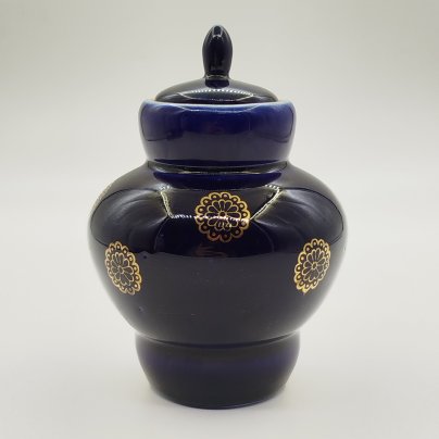 Чайница с цветочным декором