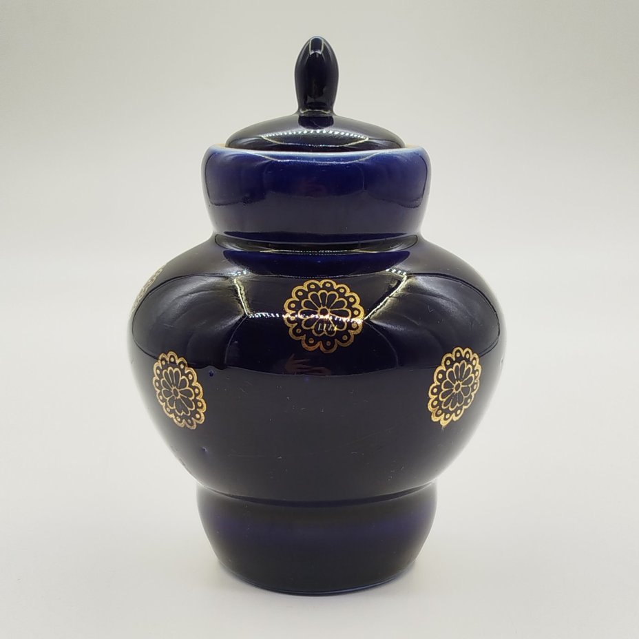 Чайница с цветочным декором