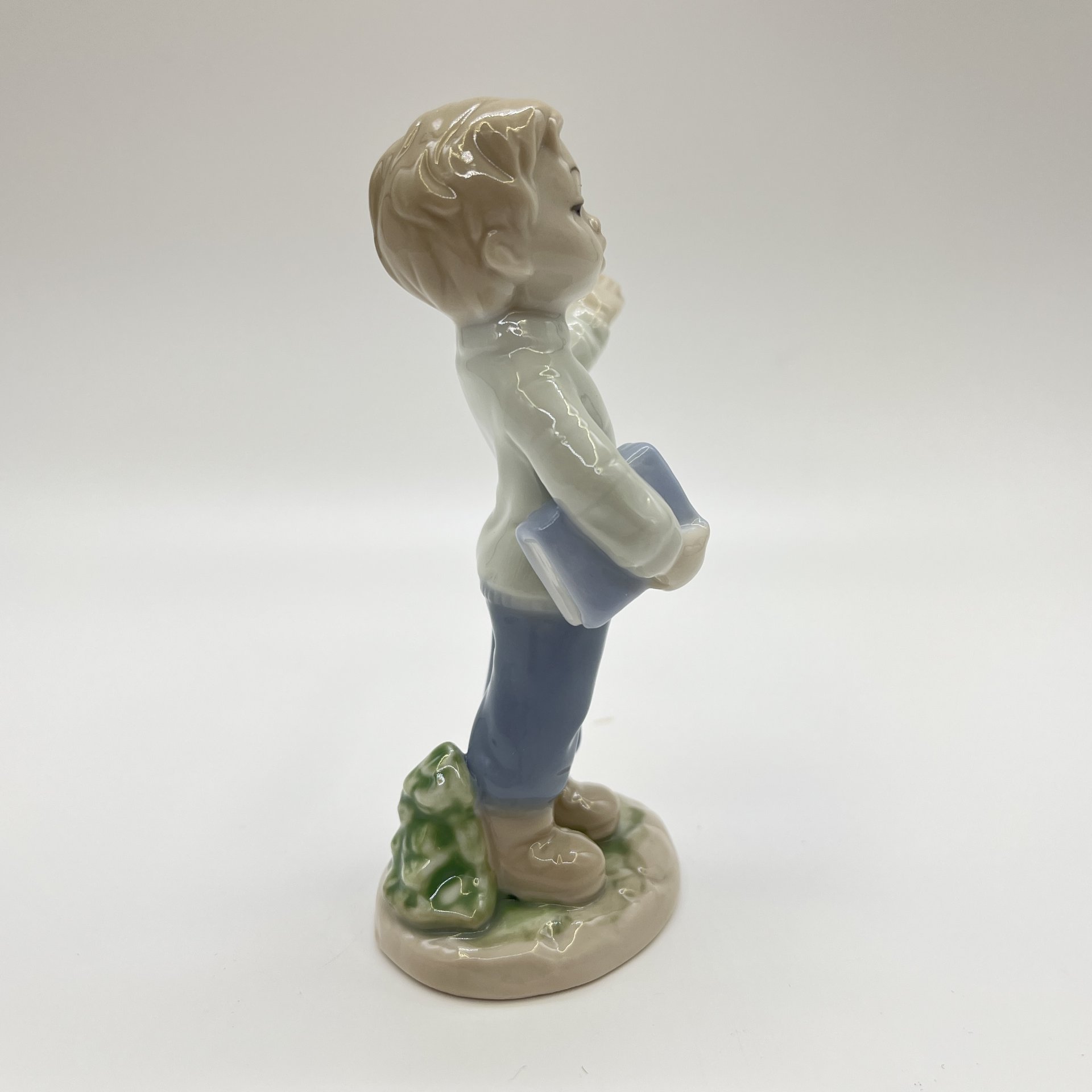 Статуэтка "Книга - лучший друг", фарфор, Pavone, Италия, 2025 г.