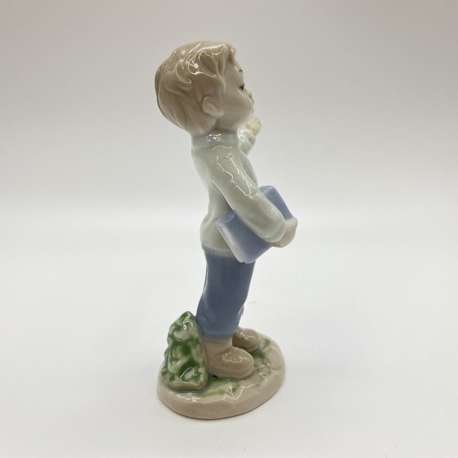 Статуэтка "Книга - лучший друг", фарфор, Pavone, Италия, 2025 г.