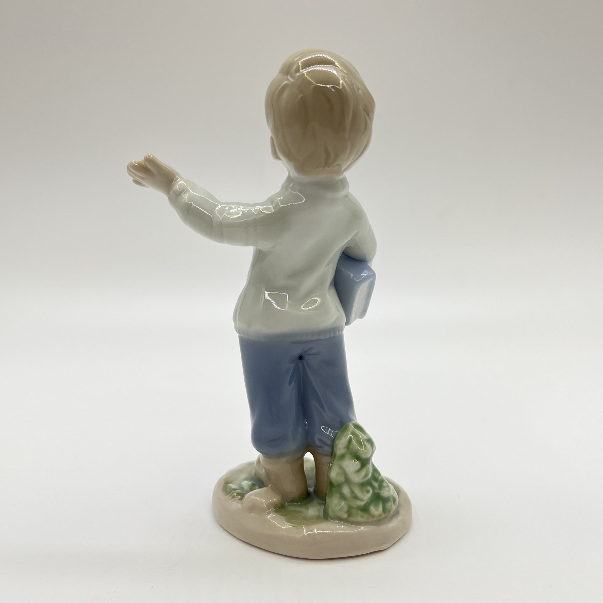 Статуэтка "Книга - лучший друг", фарфор, Pavone, Италия, 2025 г.