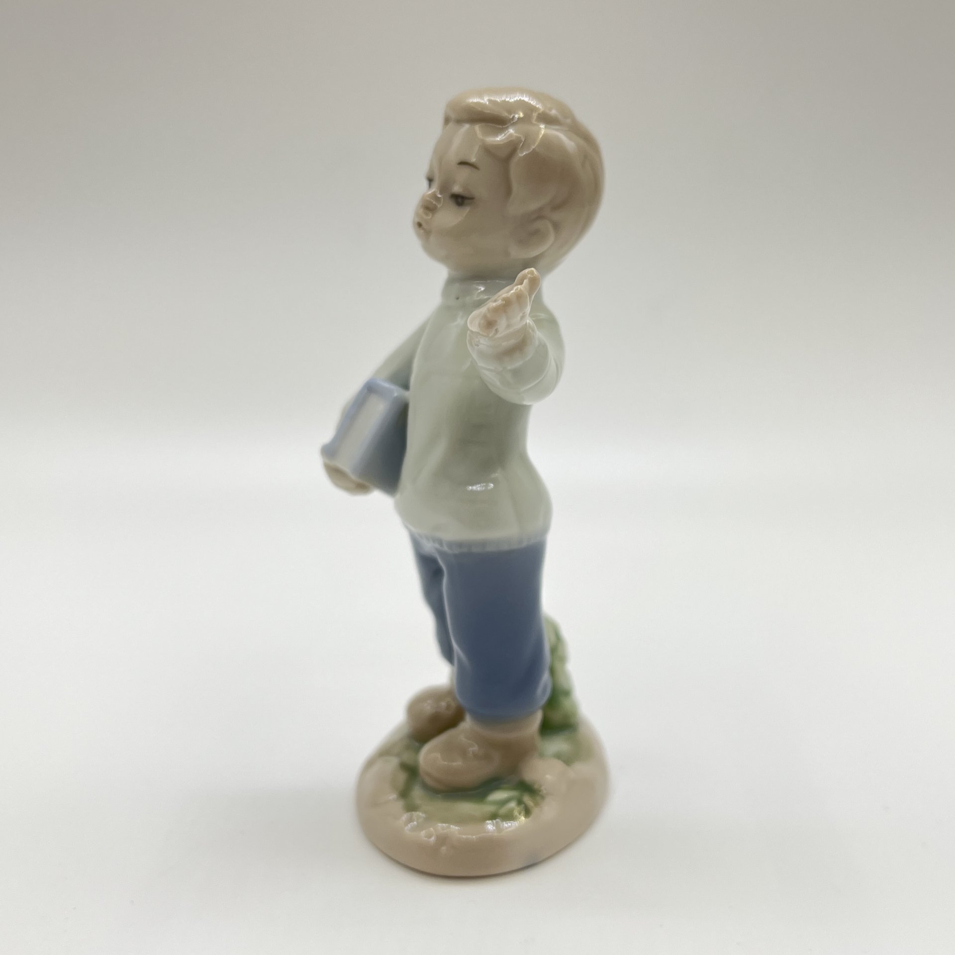 Статуэтка "Книга - лучший друг", фарфор, Pavone, Италия, 2025 г.