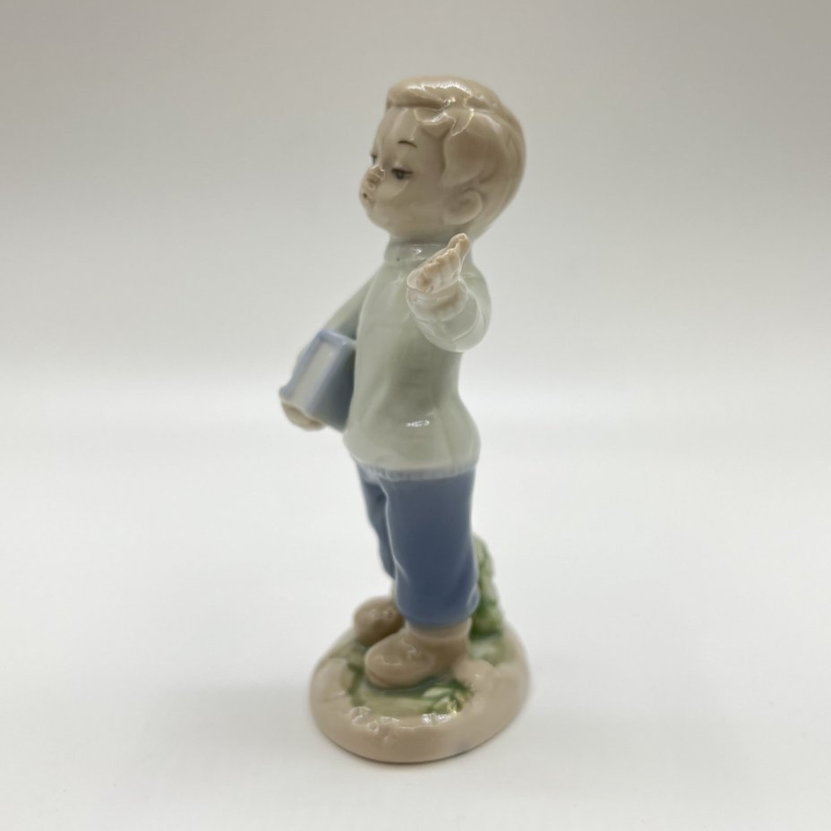 Статуэтка "Книга - лучший друг", фарфор, Pavone, Италия, 2025 г.