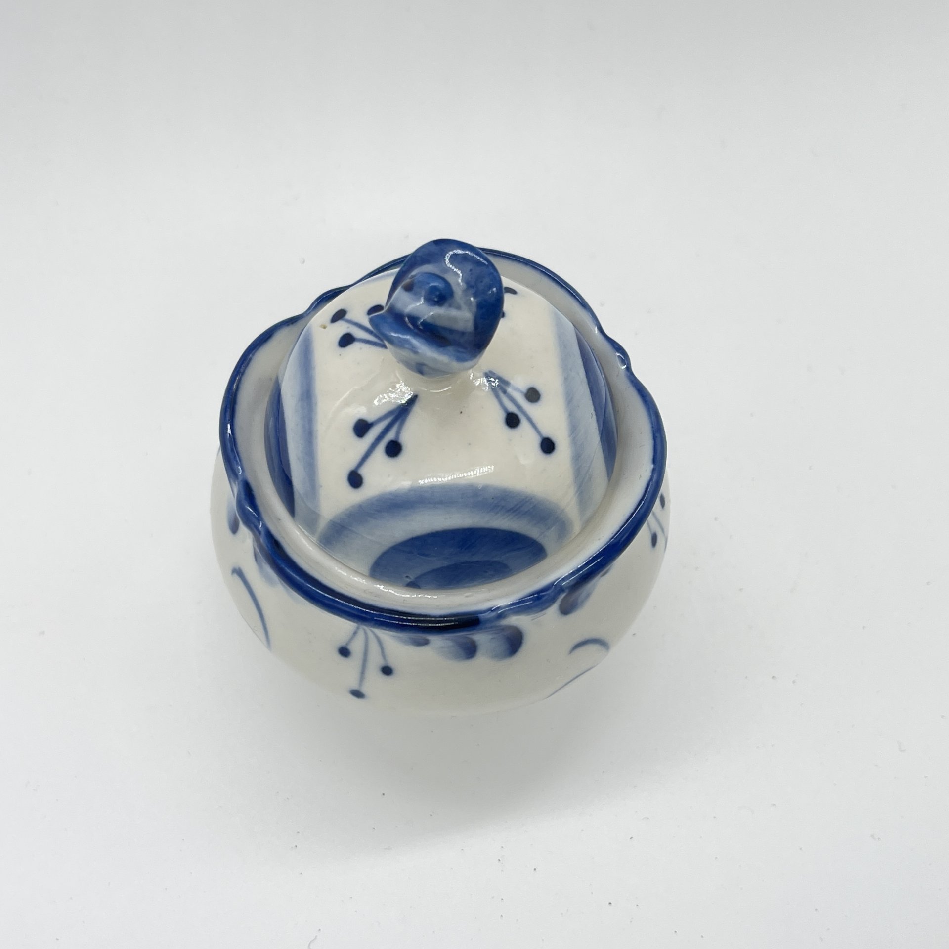 Солонка с крышкой с расписным растительным декором, Гжель, фарфор, роспись, СССР, 1970-1990 гг.