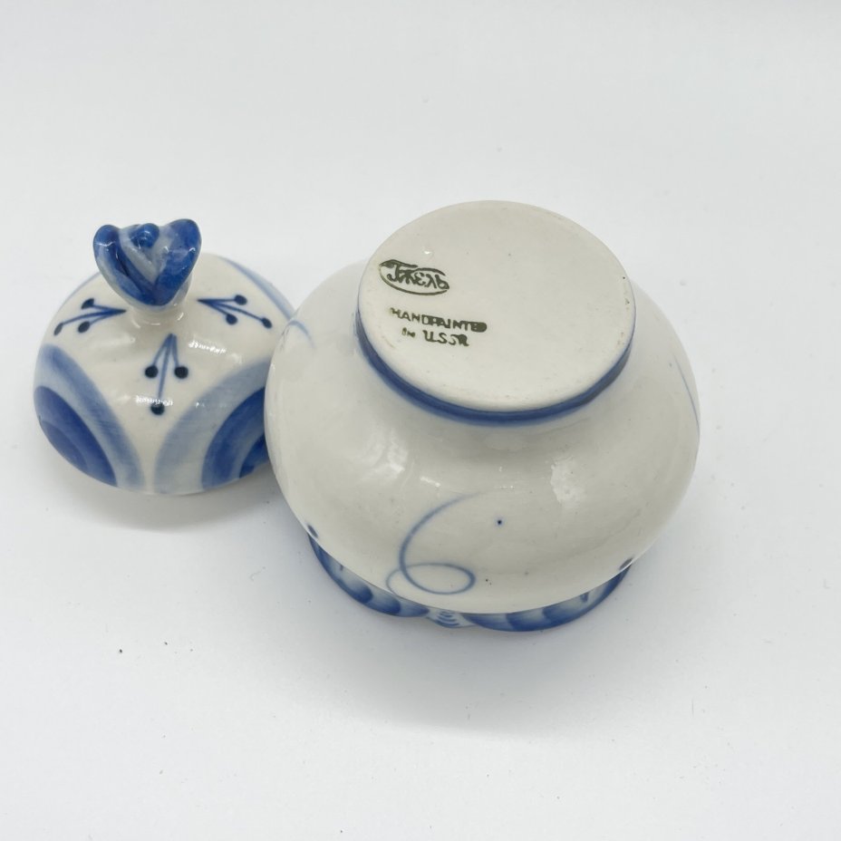 Солонка с крышкой с расписным растительным декором, Гжель