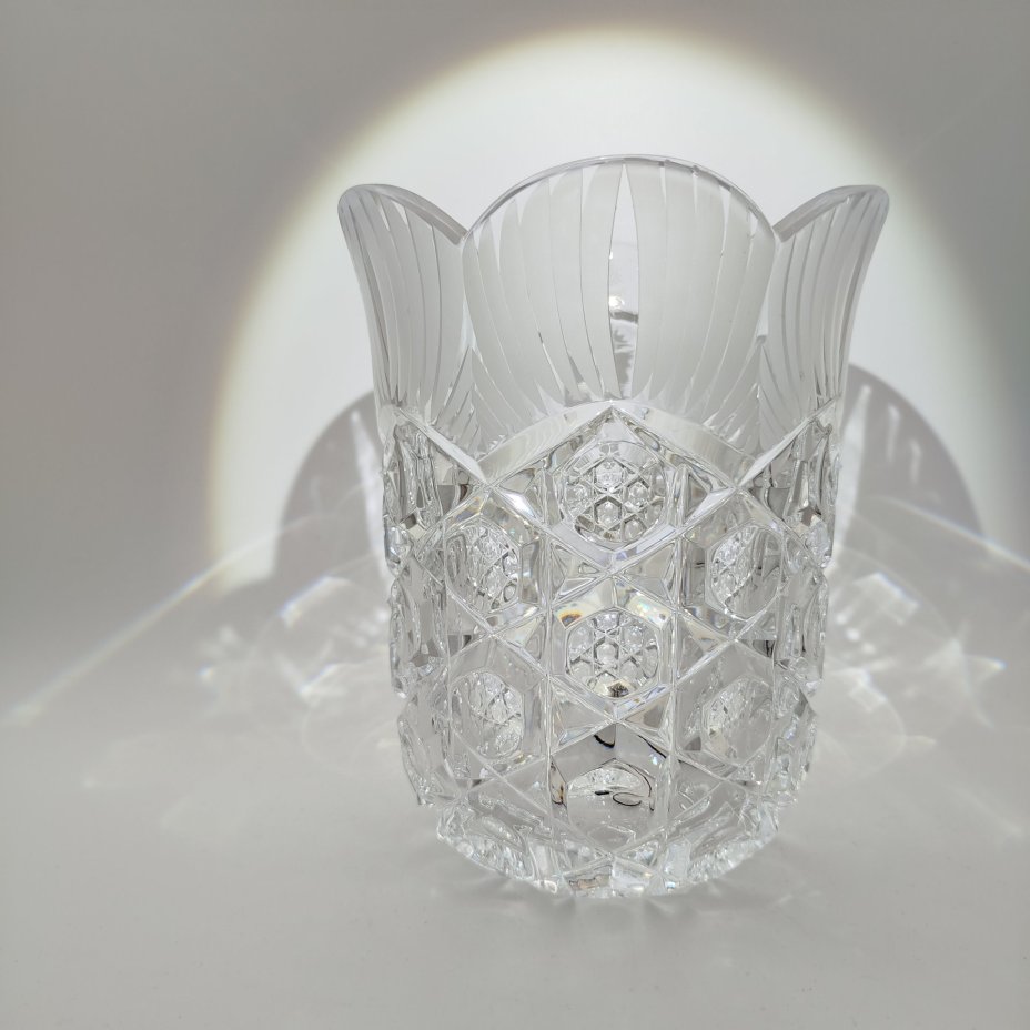 Ваза "Магнолия" с олимпийской символикой, автор Х.М. Пыльд, хрусталь, алмазная грань, Ленинградский завод художественного стекла (ЛЗХС), СССР, 1976-1980 гг.