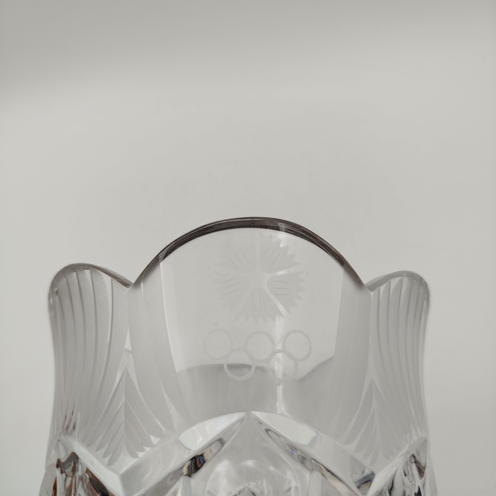 Ваза "Магнолия" с олимпийской символикой, автор Х.М. Пыльд, хрусталь, алмазная грань, Ленинградский завод художественного стекла (ЛЗХС), СССР, 1976-1980 гг.