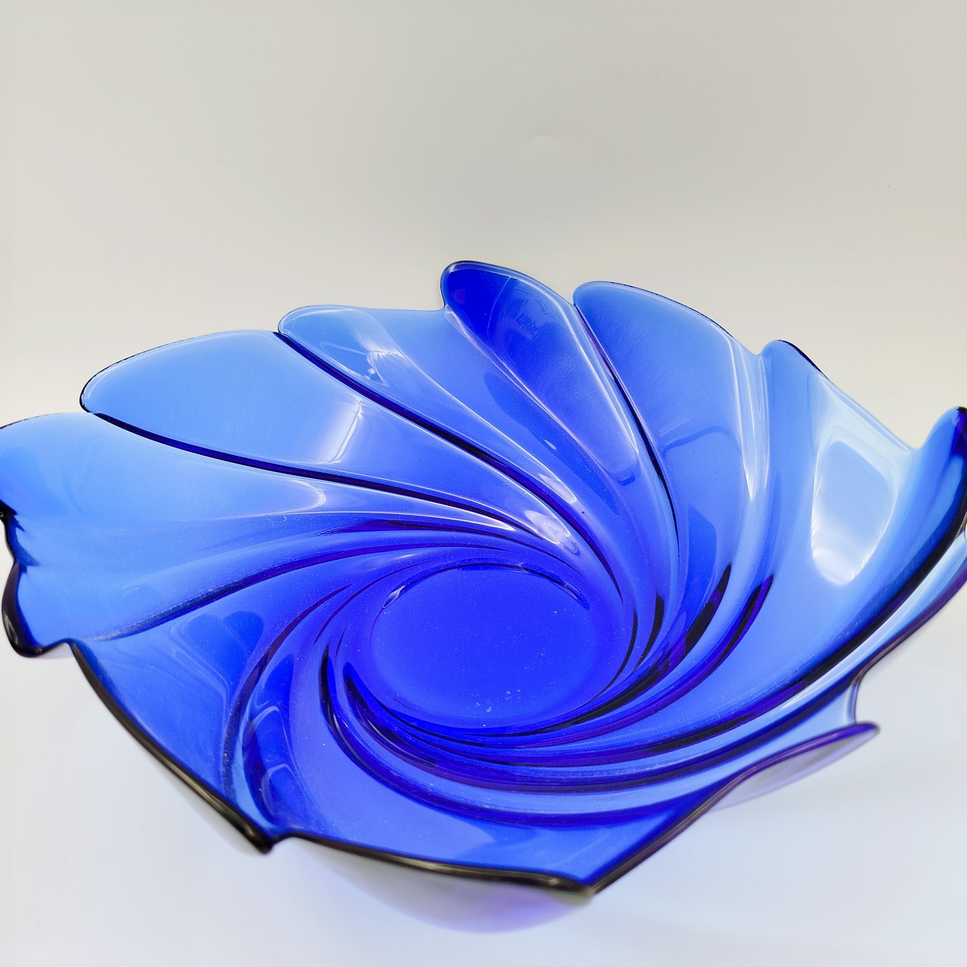 Фруктовница темно-синего цвета