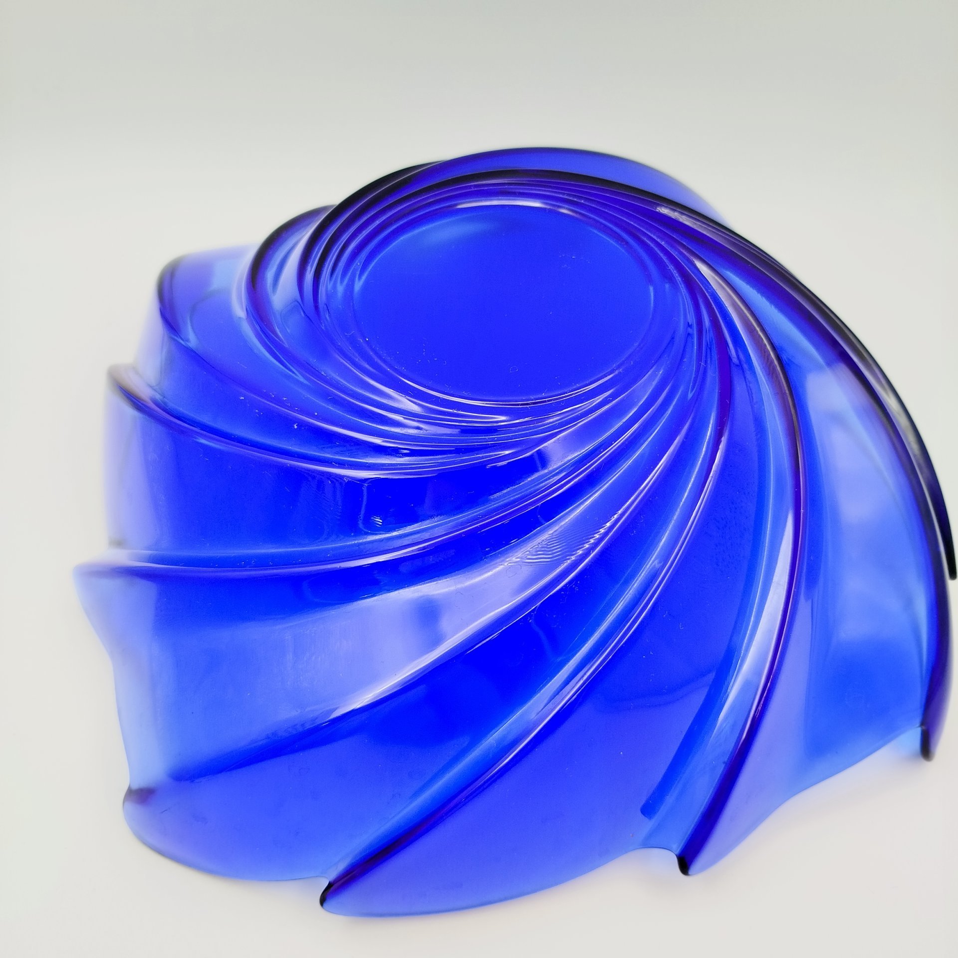 Фруктовница темно-синего цвета