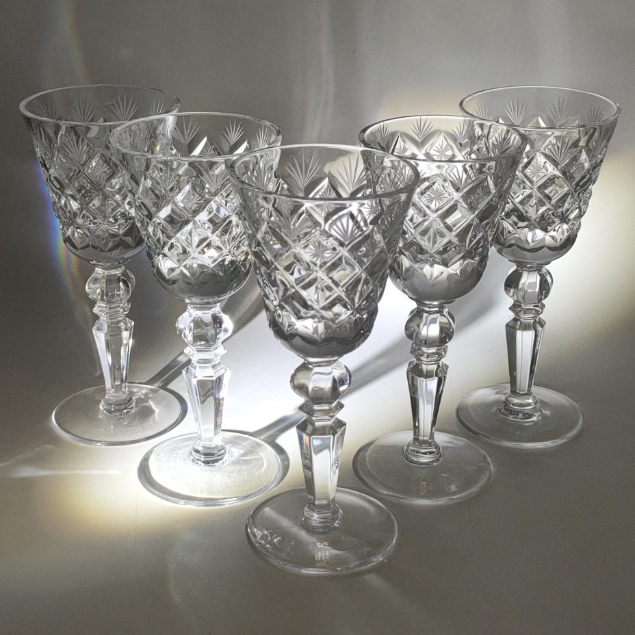 Набор бокалов на 5 персон с резным геометрическим декором