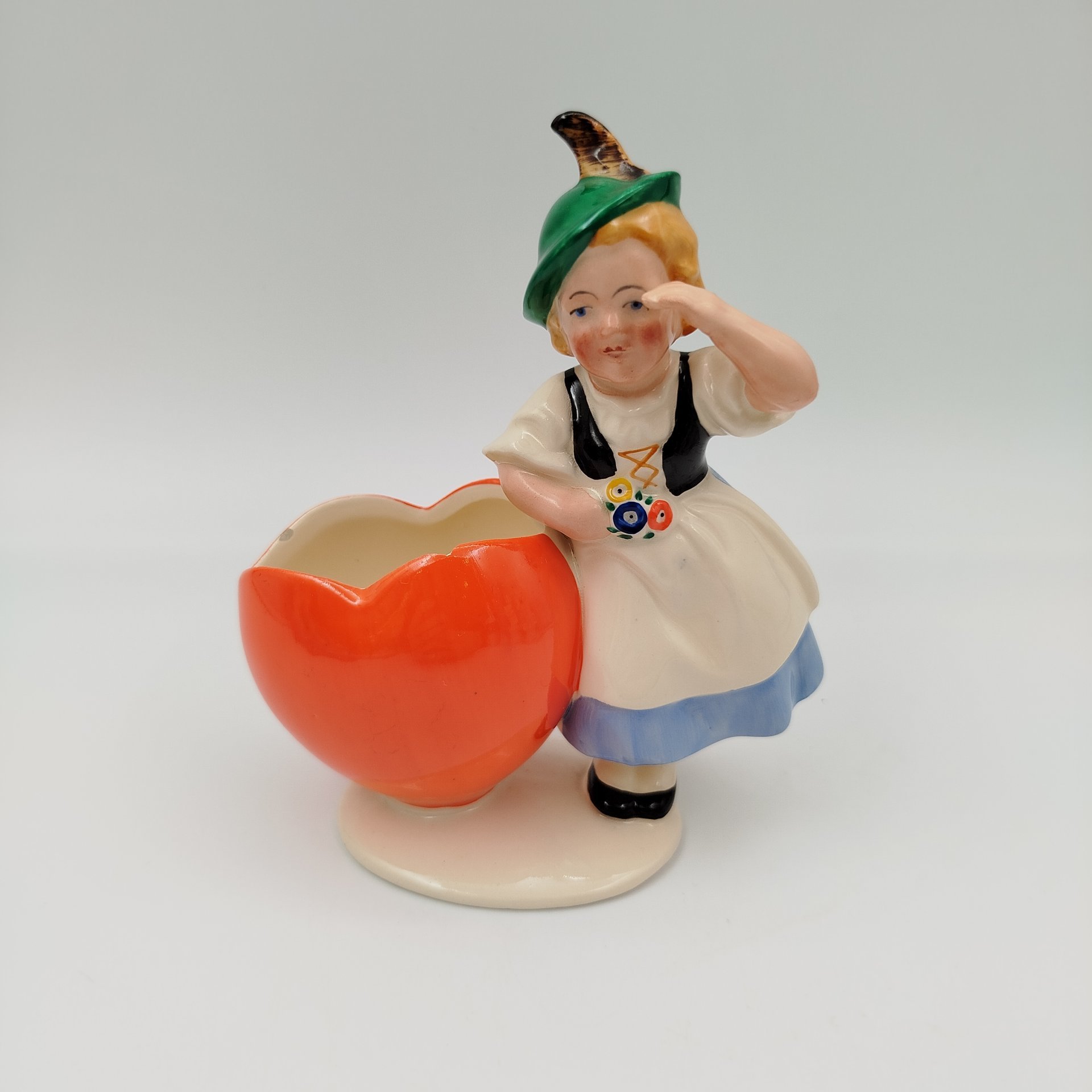 Статуэтка (карандашница) "Девочка с сердечком", фаянс, роспись, Hertwig & Co., Германия, 1941-1958 гг.