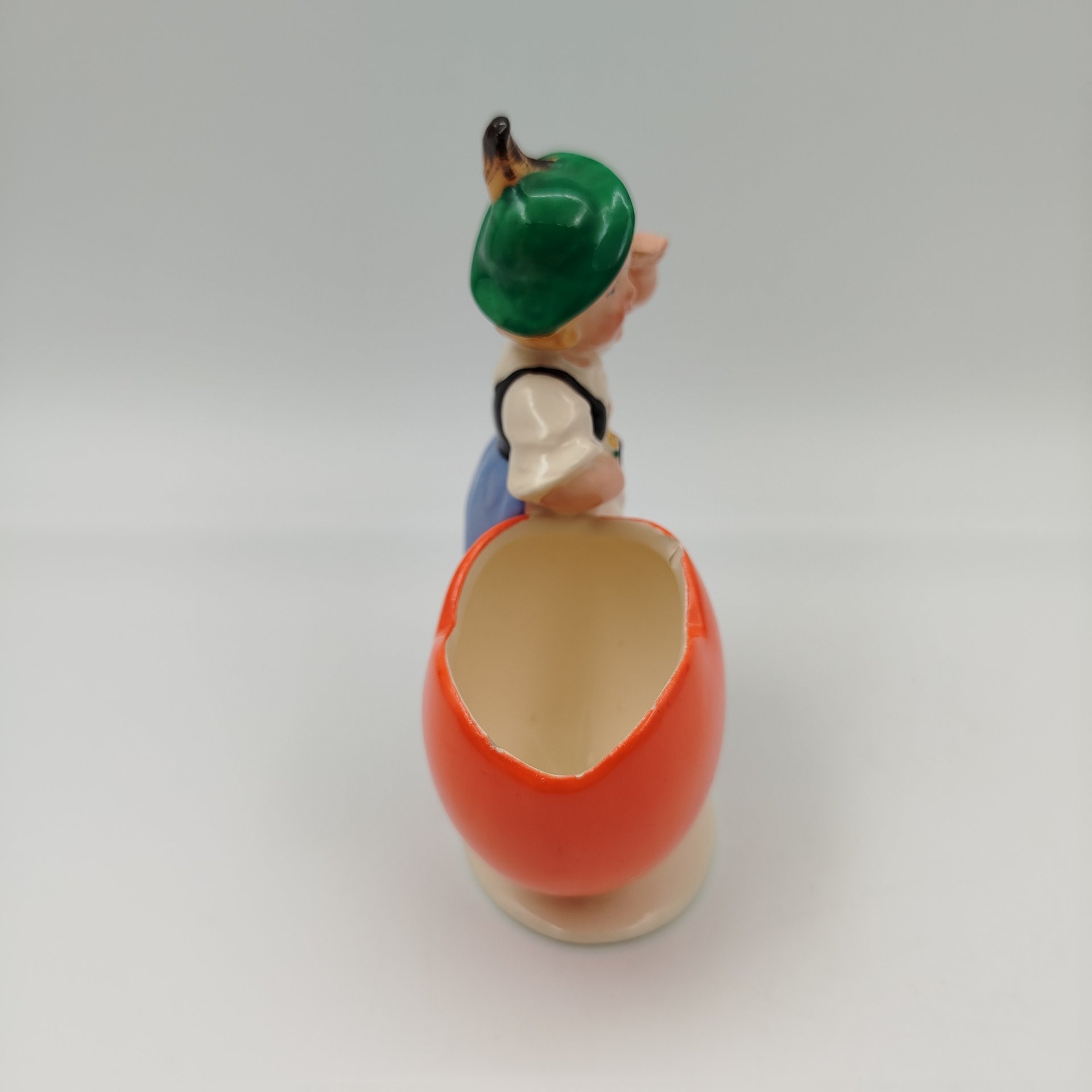 Статуэтка (карандашница) "Девочка с сердечком", фаянс, роспись, Hertwig & Co., Германия, 1941-1958 гг.