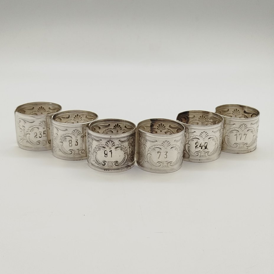 Набор винтажных колец для салфеток на 6 персон, украшенных растительным декором и произвольной нумерацией, мНЦ (медь-никель-цинк), Артель «Промтехсвязь», СССР, 1950-1960 гг.