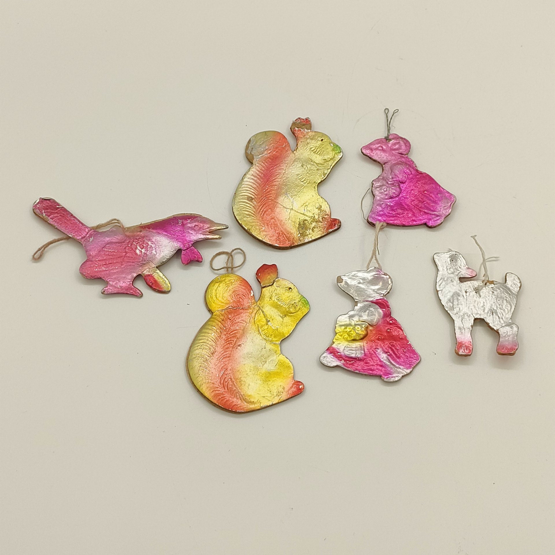 Набор из 6-ти винтажных ёлочных игрушек в виде животных (в подборе), бумага, картон, штамповка, аэрография, СССР, 1950-1980 гг.