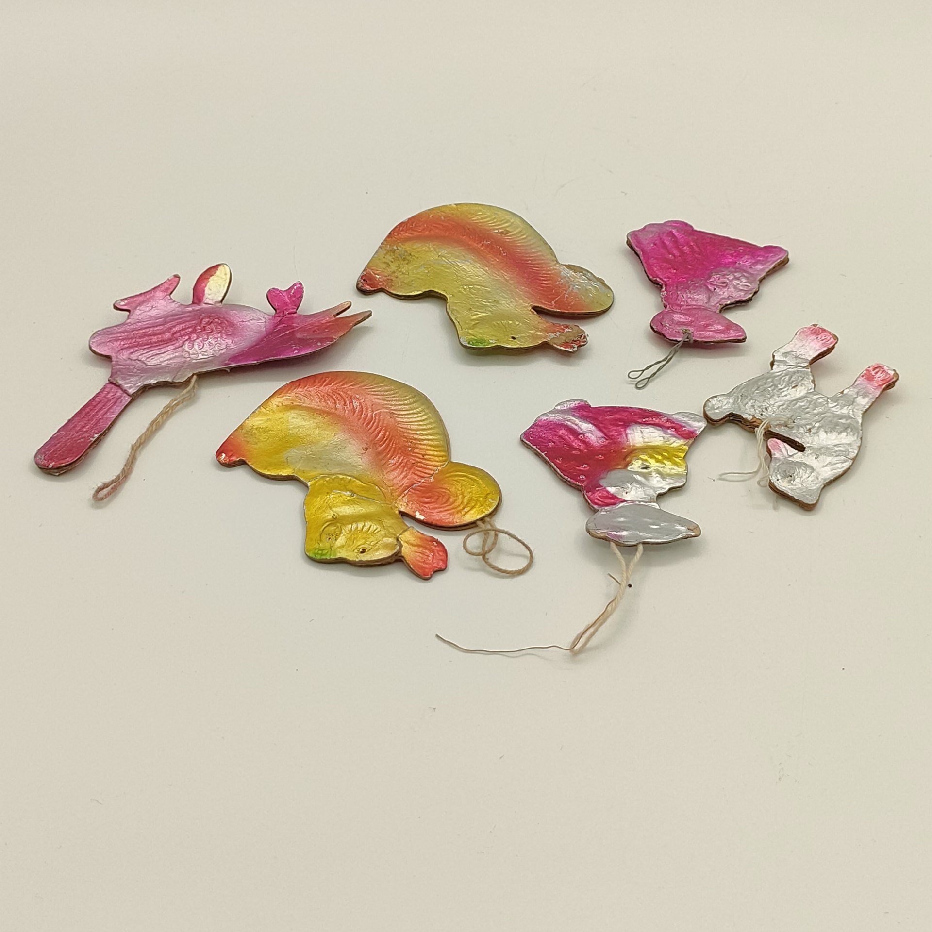 Набор из 6-ти винтажных ёлочных игрушек в виде животных (в подборе), бумага, картон, штамповка, аэрография, СССР, 1950-1980 гг.