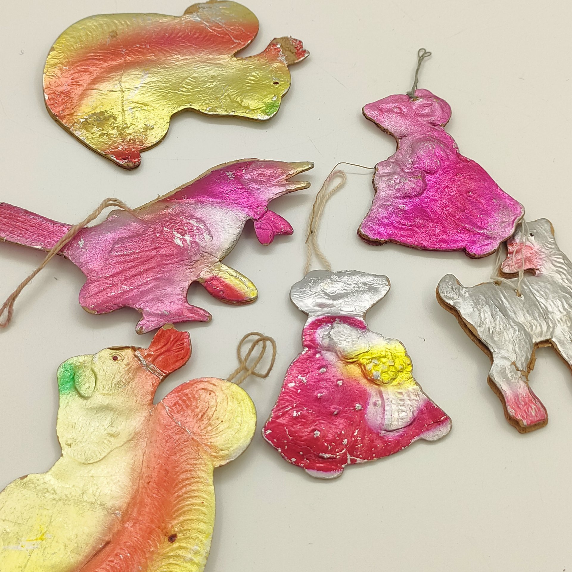 Набор из 6-ти винтажных ёлочных игрушек в виде животных (в подборе), бумага, картон, штамповка, аэрография, СССР, 1950-1980 гг.