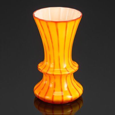 Ваза из серии "Шахматные фигуры",  автор предположительно Новиков А.И., стекло, сульфидно-цинковое, гутная техника, Стекольный завод «Красный май», СССР, 1970-1980 гг.