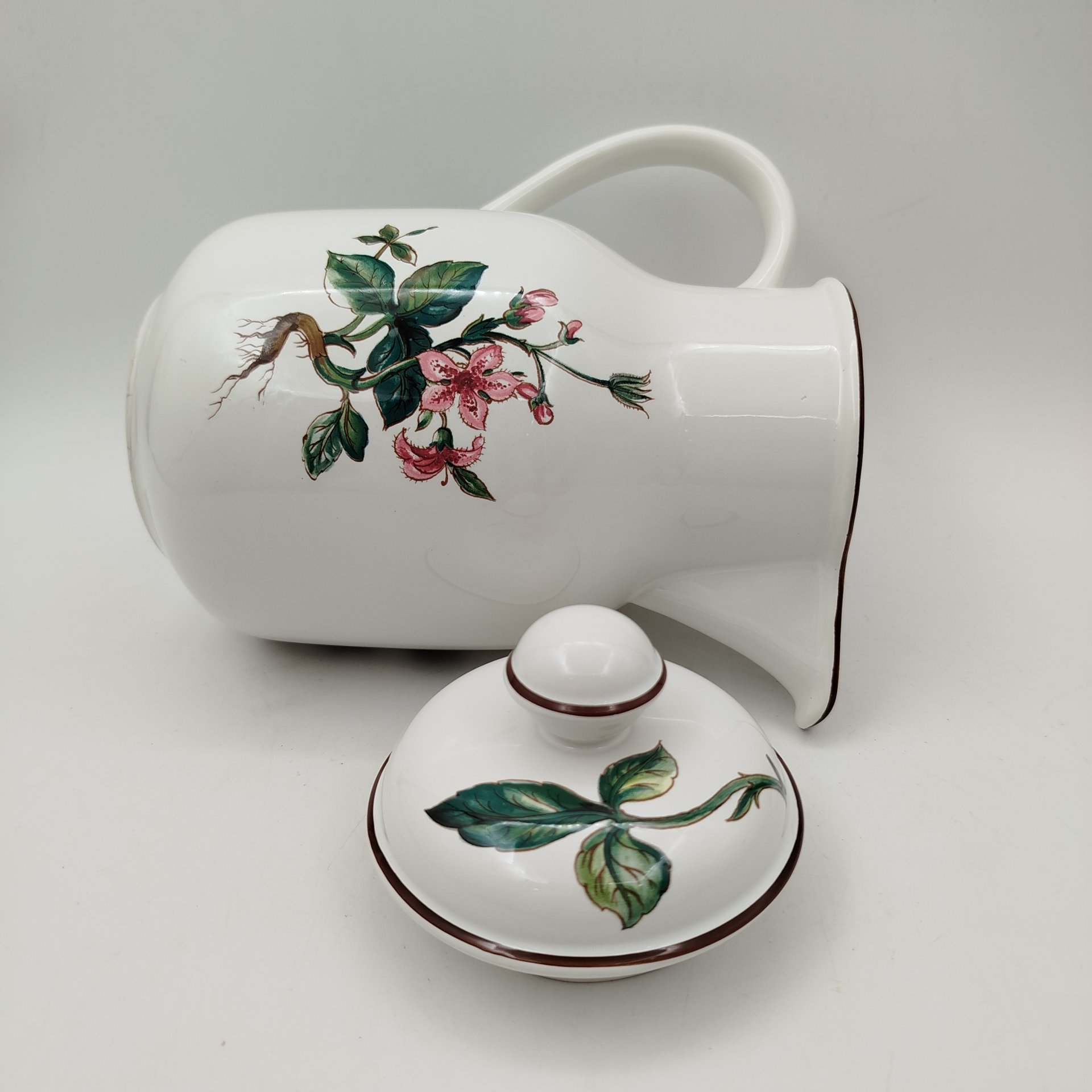 Кофейник "Menyanthes trifoliata" ("Вахта трёхлистная"), серия "Botanica", фарфор, деколь, Villeroy & Boch, Люксембург, 1980-2000 гг.