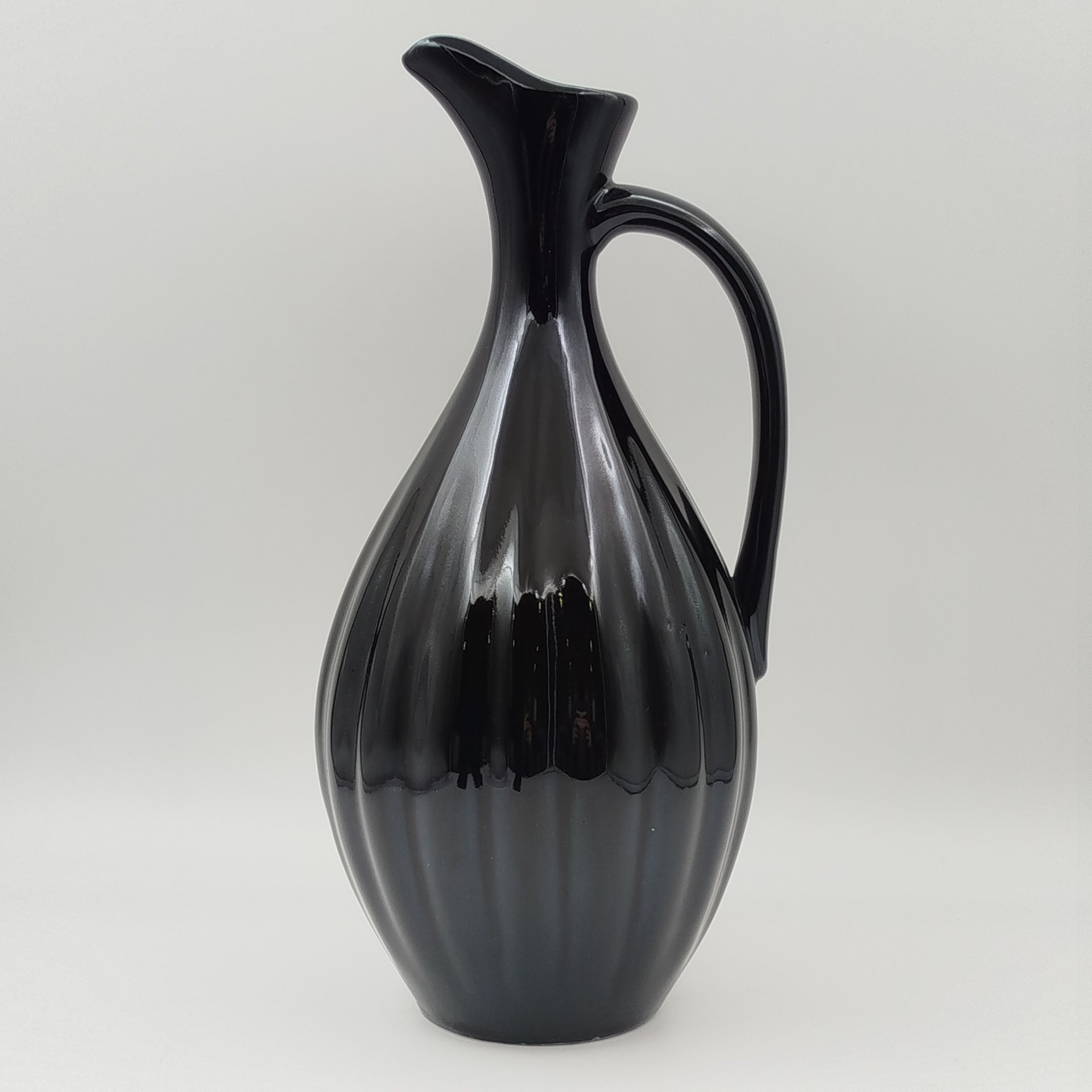 Кувшин с рифленым туловом, керамика, глазурь, СССР, 1970-1990 гг.