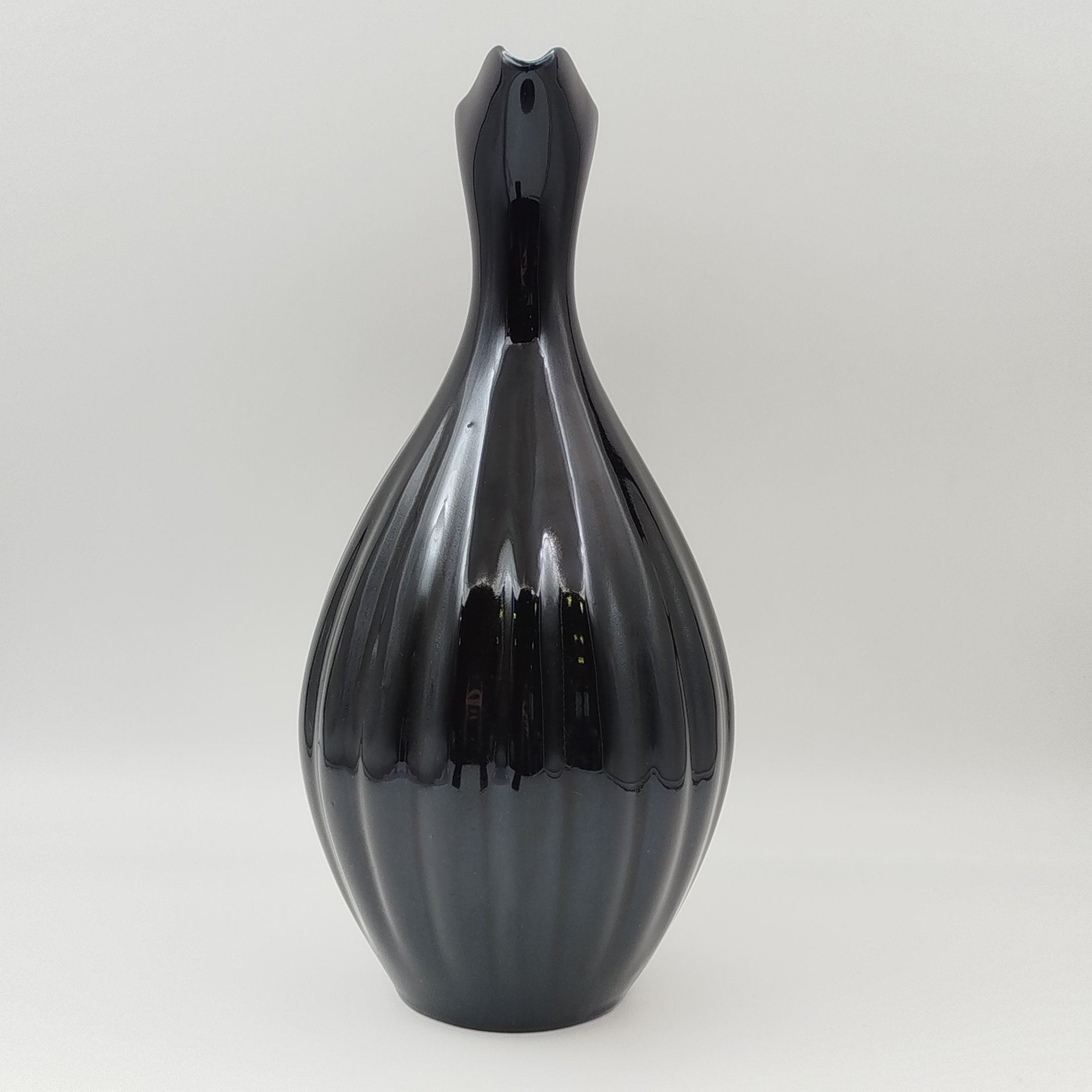 Кувшин с рифленым туловом, керамика, глазурь, СССР, 1970-1990 гг.