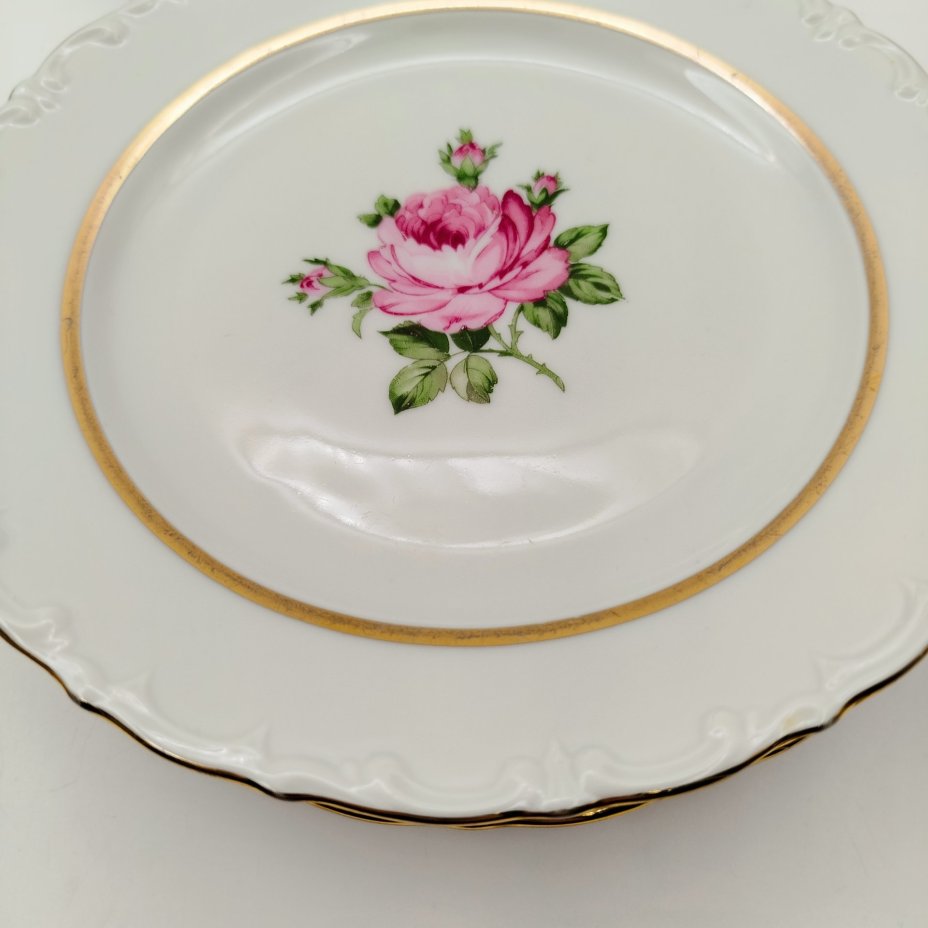 Набор из 6-ти десертных тарелок, украшенных изображением розы, фарфор, деколь, золочение, Kahla, ГДР, 1968-1987 гг.