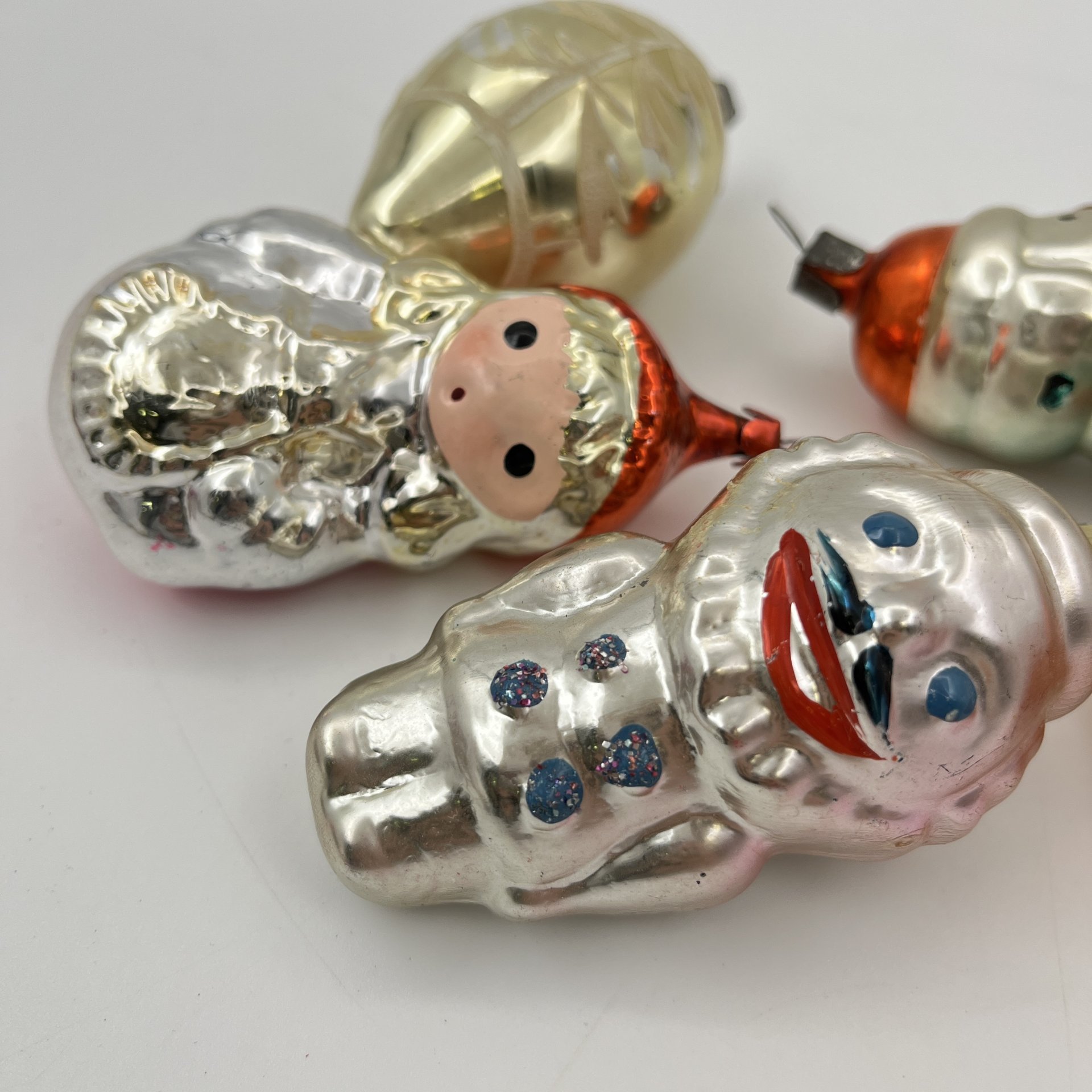 Набор из 5-ти ёлочных игрушек разной формы и размера, стекло, роспись, металл, СССР, 1960-1980 гг.