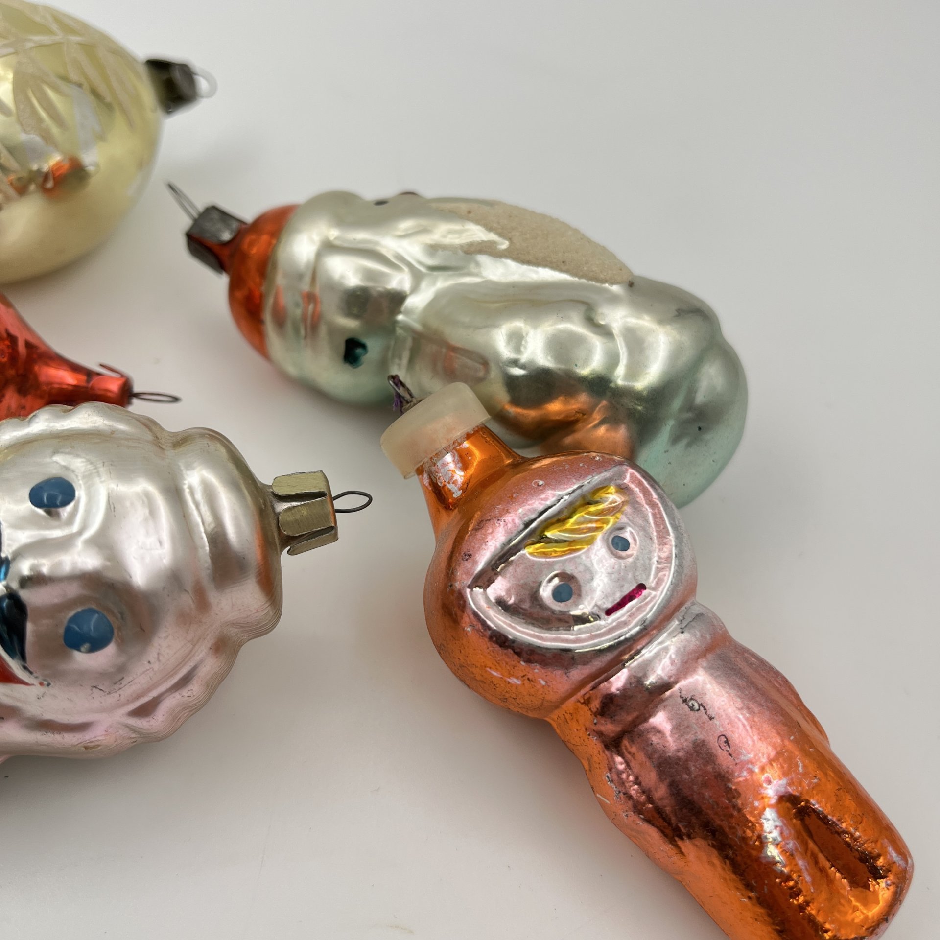 Набор из 5-ти ёлочных игрушек разной формы и размера, стекло, роспись, металл, СССР, 1960-1980 гг.