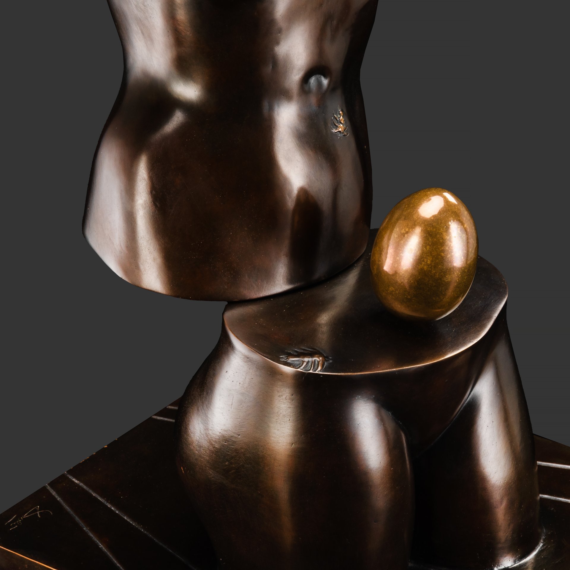 [Экспертное заключение Е.Ю. Ельковой НИНЭ им. П.М. Третьякова] Скульптура "Космическая Венера" по образцу 1984 г., скульптор Сальвадор Дали (1904-1989 гг.),  № 311/350,  Литейная фирма "Jemelton", бронза, литье, полировка, коричневая и темная патинировка, сварка, монтирование, Италия, 1990-2000 гг.