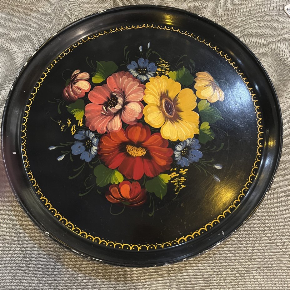 Поднос круглый с цветочным декором, жесть, роспись, Жостовская фабрика декоративной росписи, СССР, 1970-1991 гг.