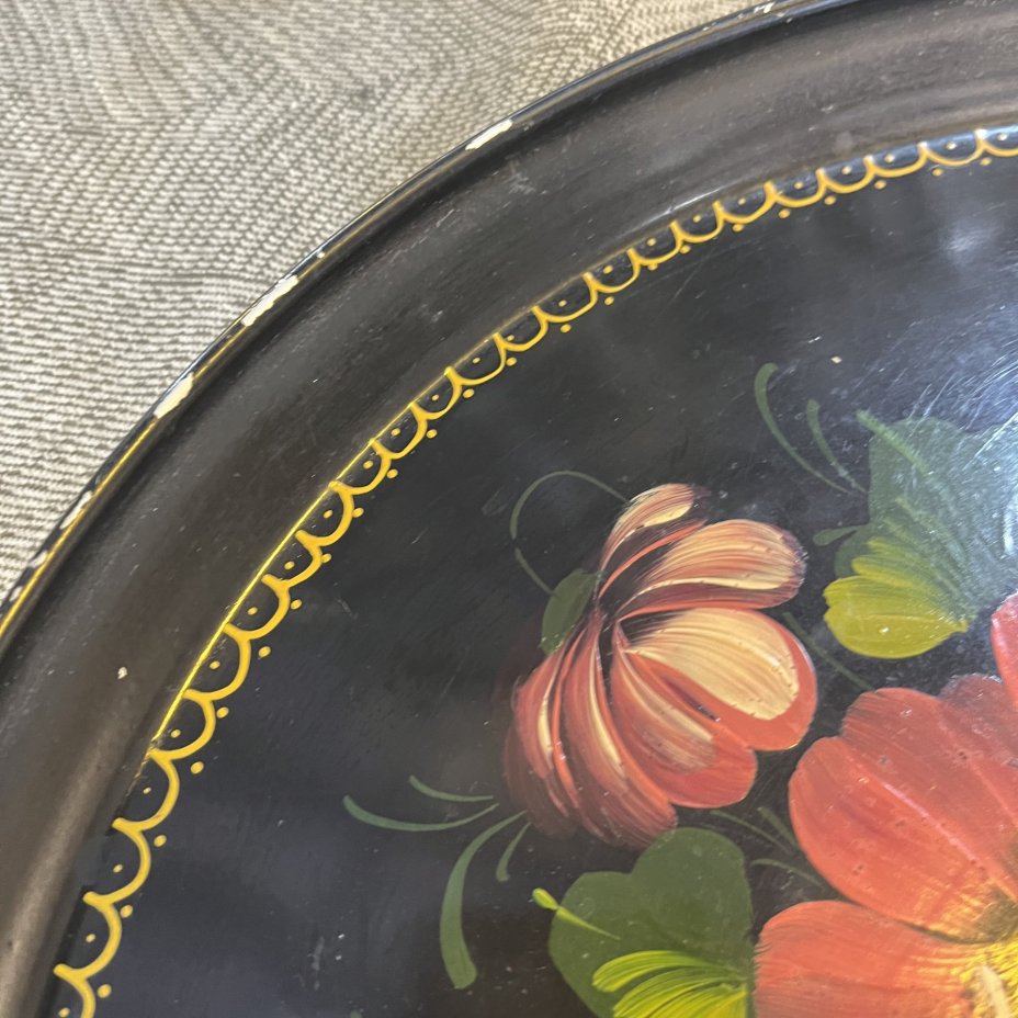 Поднос круглый с цветочным декором, жесть, роспись, Жостовская фабрика декоративной росписи, СССР, 1970-1991 гг.