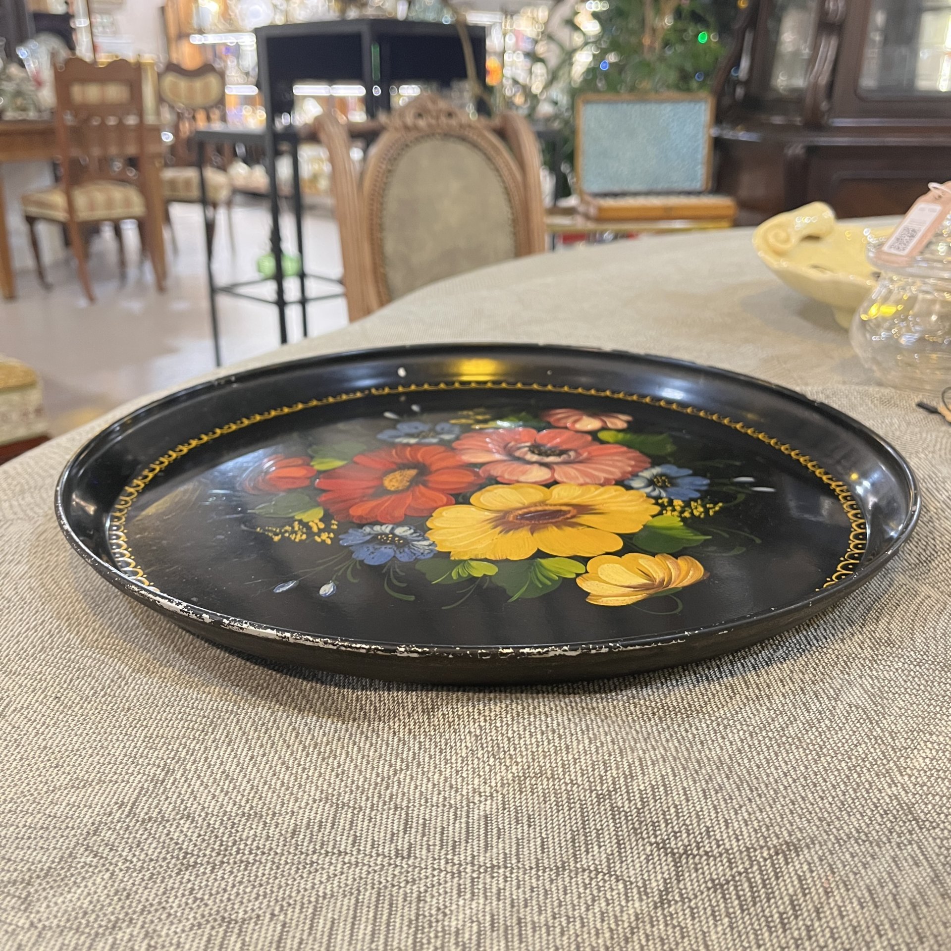 Поднос круглый с цветочным декором, жесть, роспись, Жостовская фабрика декоративной росписи, СССР, 1970-1991 гг.