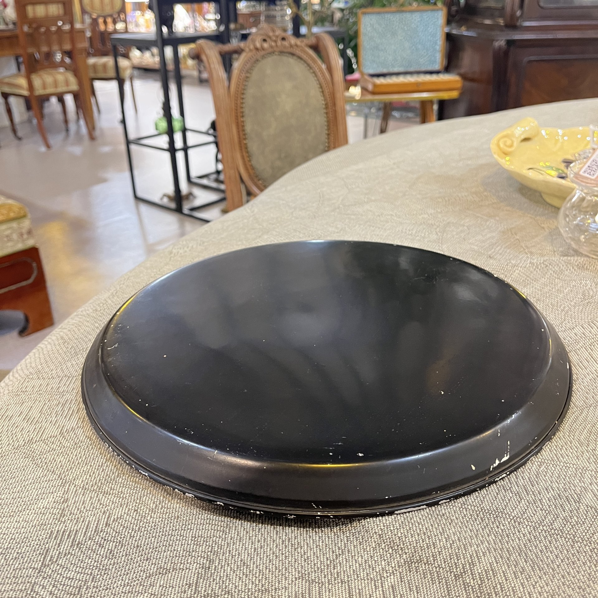 Поднос круглый с цветочным декором, жесть, роспись, Жостовская фабрика декоративной росписи, СССР, 1970-1991 гг.