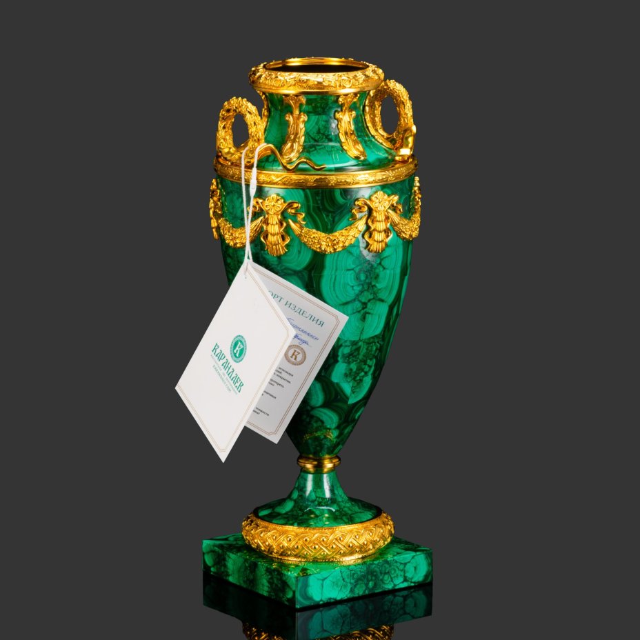 Ваза каминная в подарочном кофре, выполненная в стиле ампир, автор А. Толстянкин, Камнерезная мастерская "Карандаев"