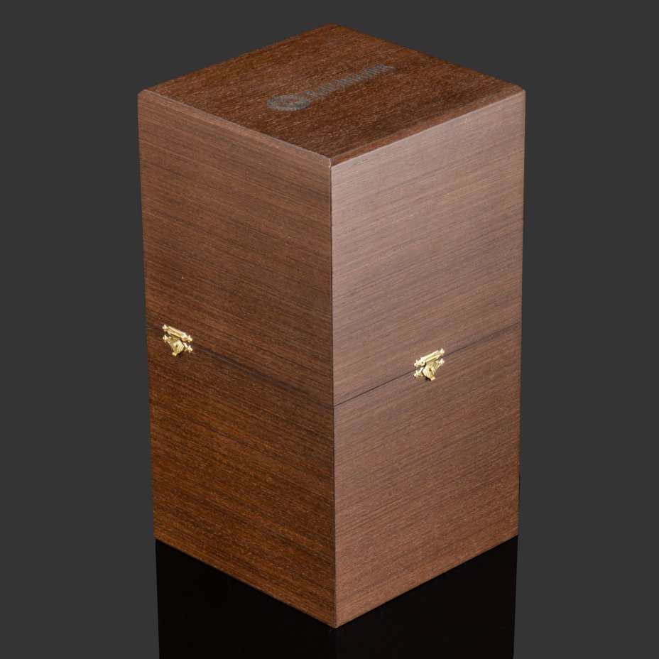 Ваза каминная в подарочном кофре, выполненная в стиле ампир, автор А. Толстянкин, Камнерезная мастерская "Карандаев"