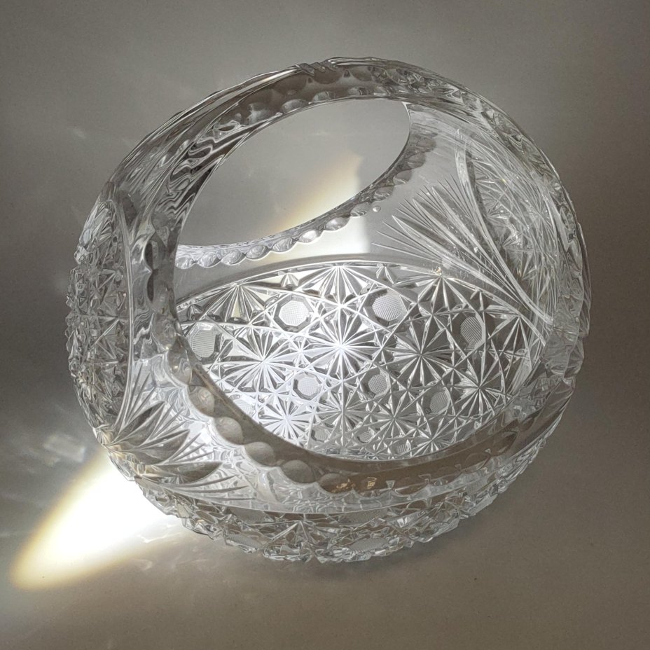 Ваза для конфет в форме корзинки, хрусталь, алмазная грань, Дятьковский хрустальный завод, Россия, 1980-2000 гг.