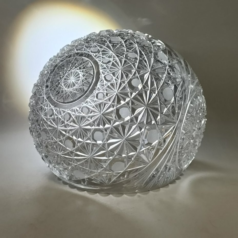 Ваза для конфет в форме корзинки, хрусталь, алмазная грань, Дятьковский хрустальный завод, Россия, 1980-2000 гг.