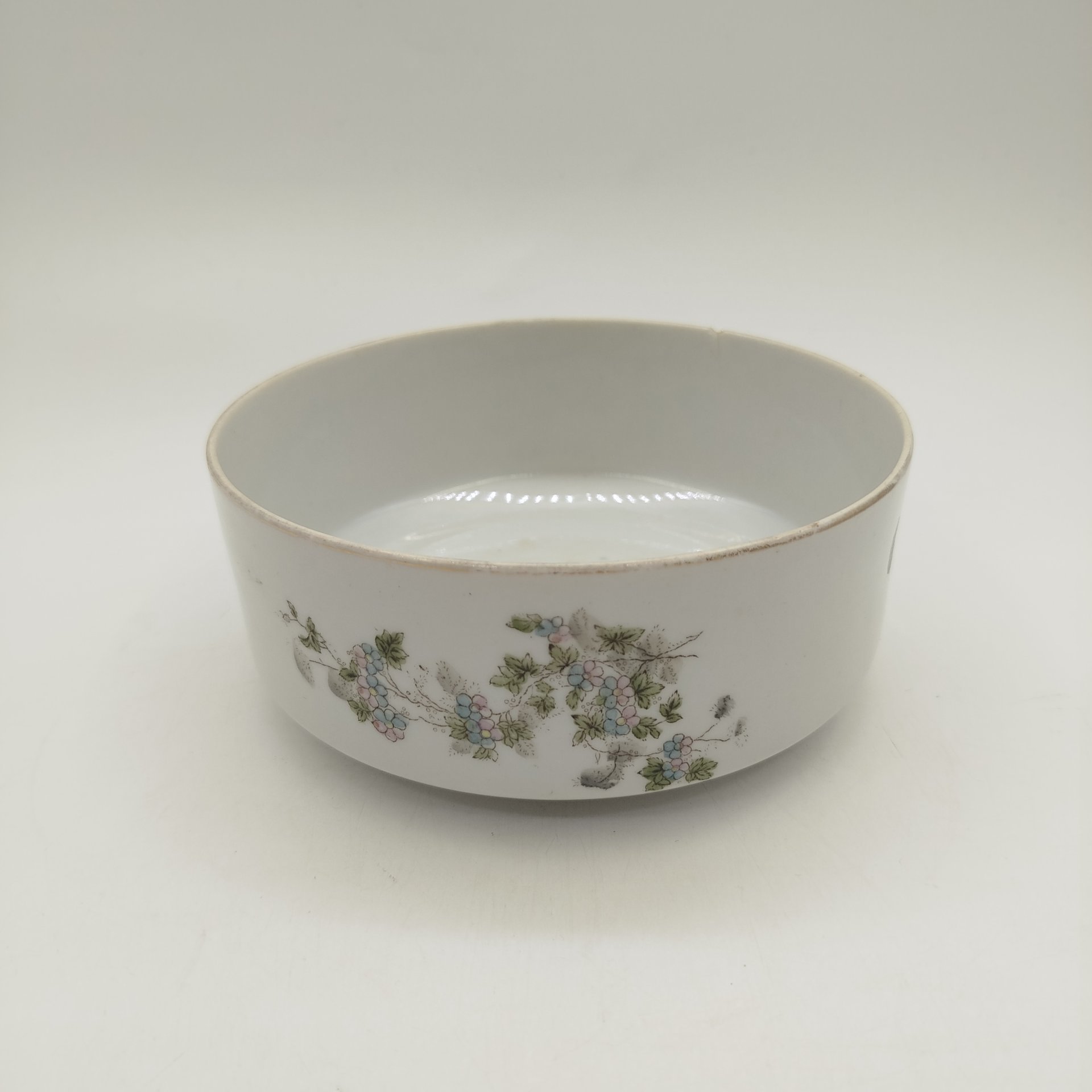 Конфетница с растительным декором, фарфор, золочение, деколь с подрисовкой, Дмитровский фарфоровый завод (ДФЗ Вербилки), СССР, 1917-1940 гг.