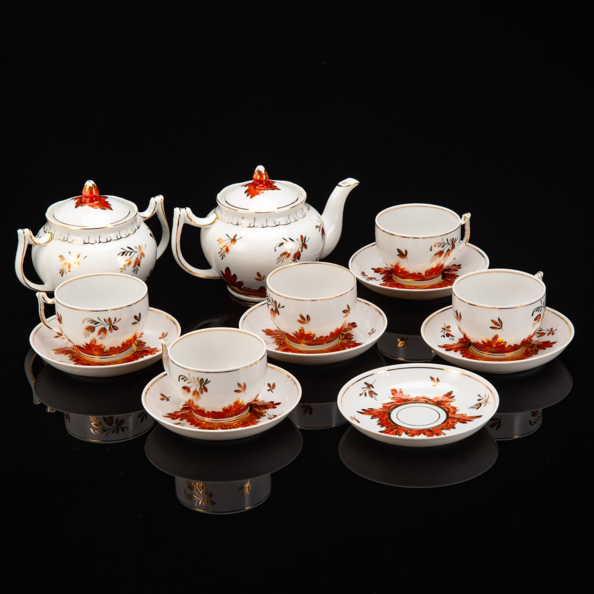 Сервиз "Барбарис" на 6 персон (14 предметов), фарфор, деколь, золочение, роспись, Дмитровский фарфоровый завод (ДФЗ Вербилки), СССР, 1965-1991 гг.