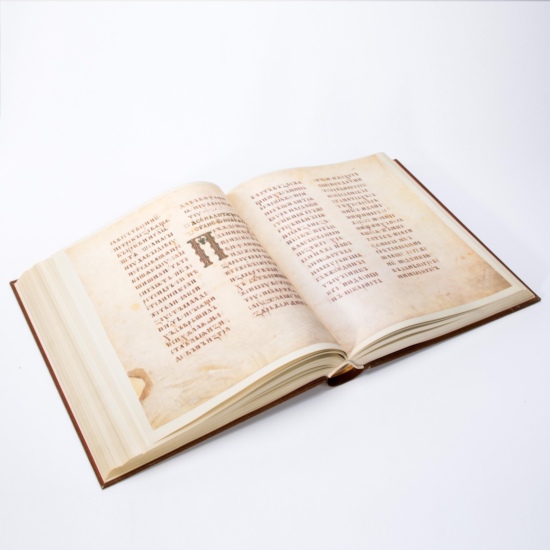 Книга "Остромирово Евангелие 1056-1957 гг."   с предисловием  А. Х. Востокова, (факсимильное издание), Издательство «Аврора»