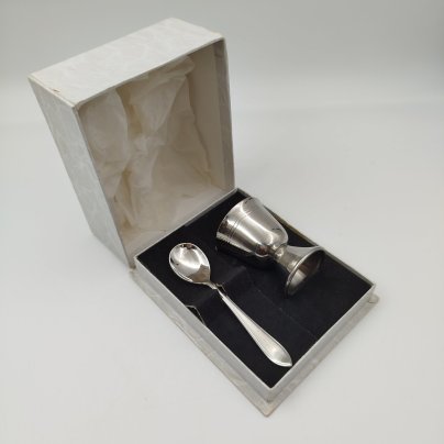 Набор для завтрака "Эгоист" в футляре (пашотница и ложка), "Sola", металл, серебрение, картон, Европа, 1990-2010 гг.