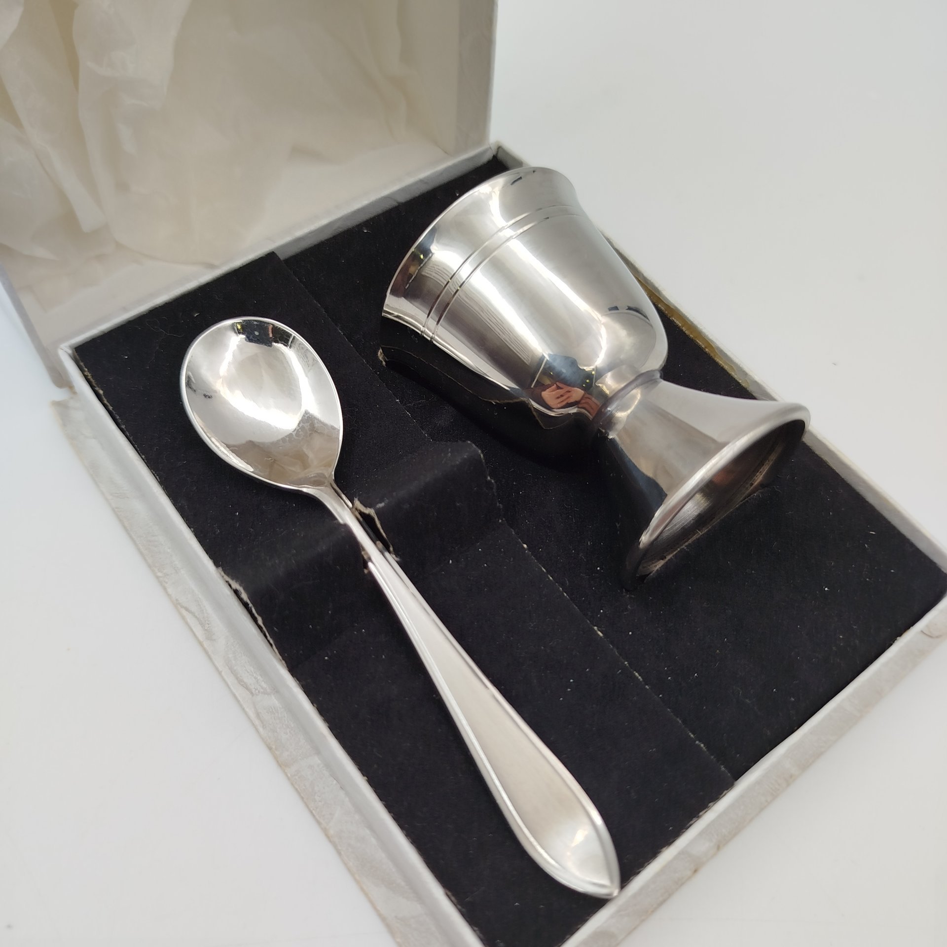 Набор для завтрака "Эгоист" в футляре (пашотница и ложка), "Sola", металл, серебрение, картон, Европа, 1990-2010 гг.