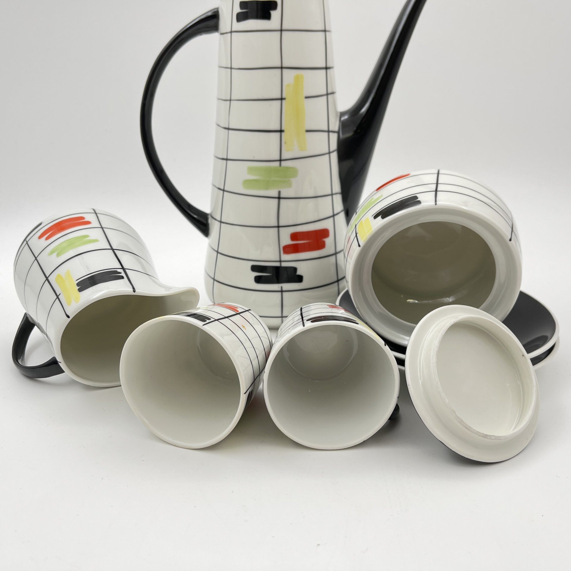 Сервиз кофейный с геометрическим декором тет-а-тет (7 предметов), автор Данута Душняк, фаянс, роспись, Chodziez, Чехословакия, 1964-1980 гг.