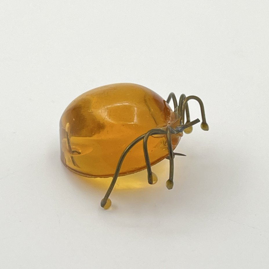 Брошь винтажная "Паук", янтарь, латунь, золочение, Калининградский янтарный комбинат, СССР, 1987-1992 гг.