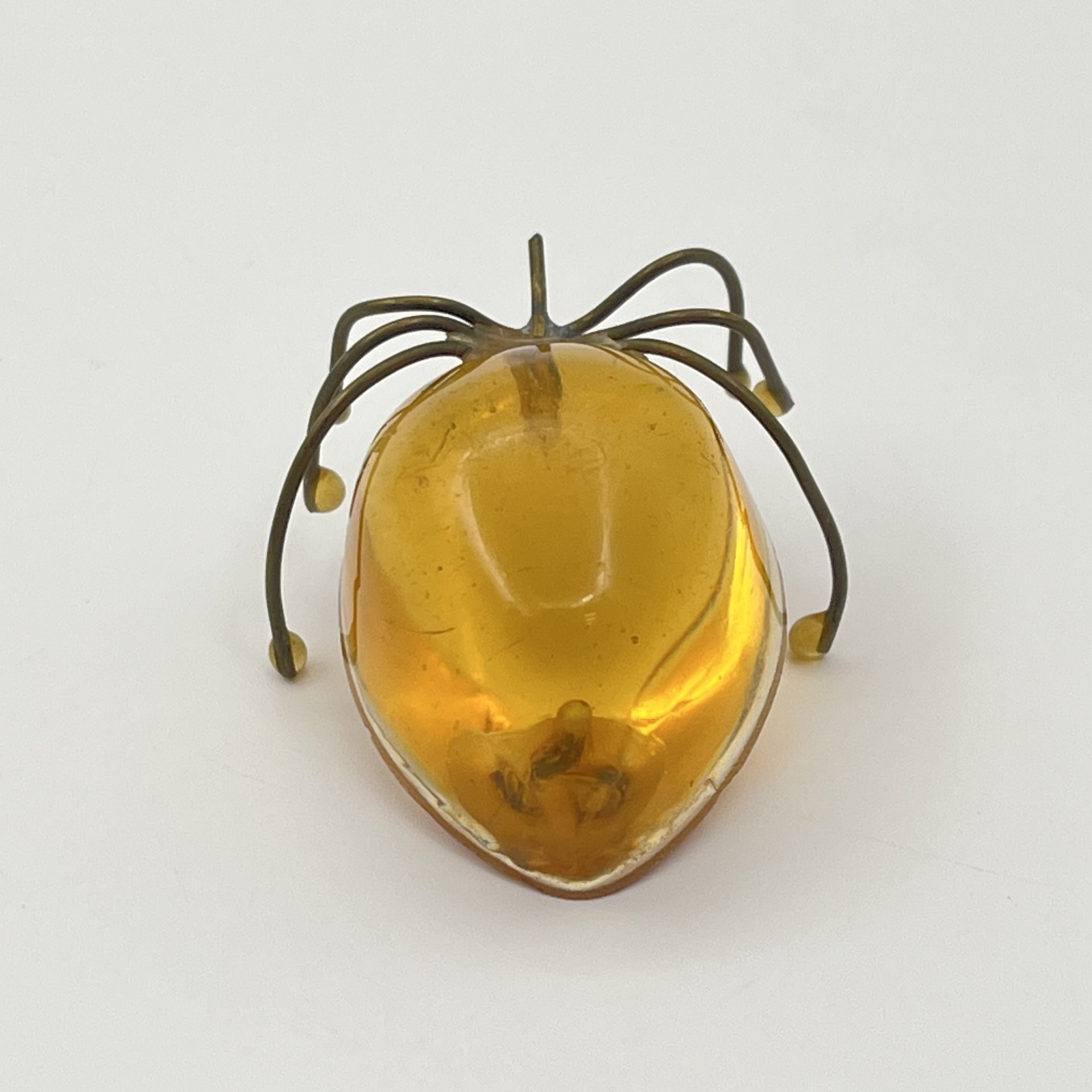 Брошь винтажная "Паук", янтарь, латунь, золочение, Калининградский янтарный комбинат, СССР, 1987-1992 гг.