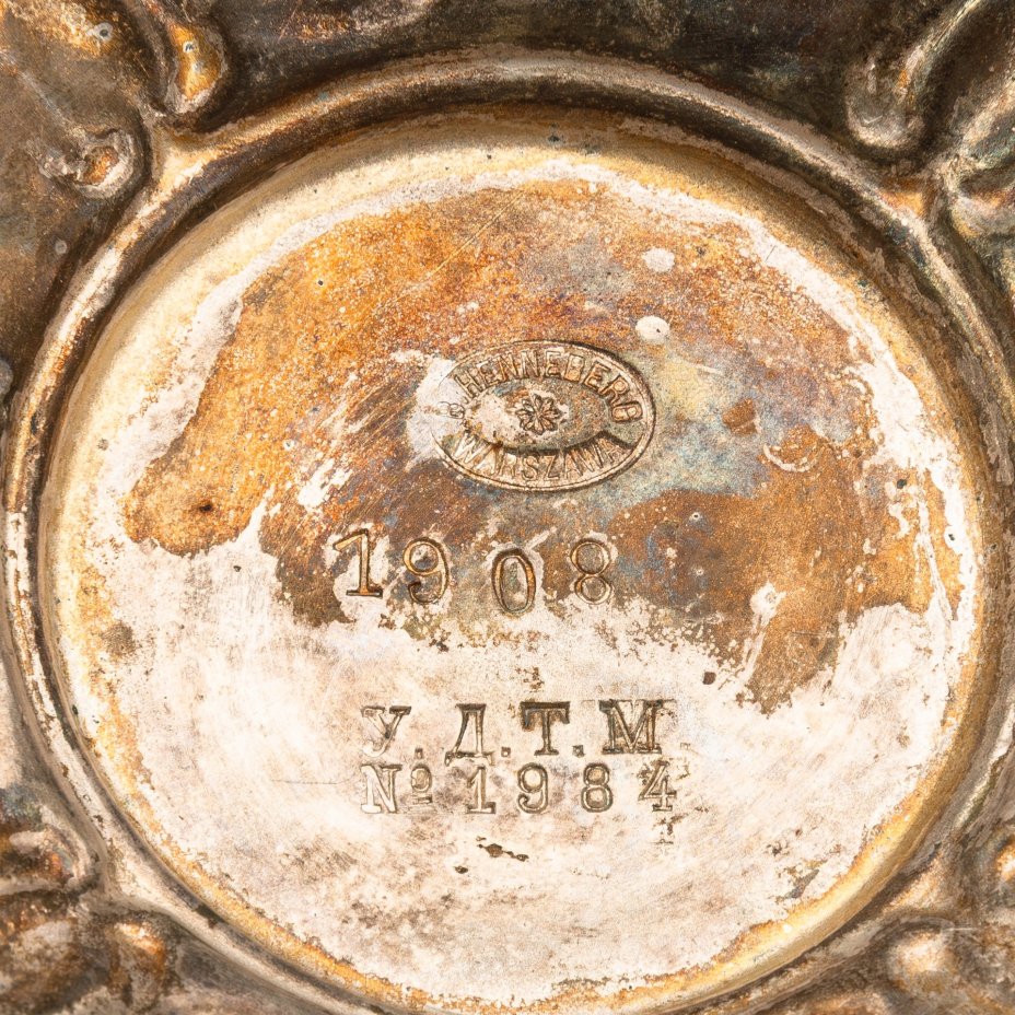 Подсвечник, украшенный львами и звездами Давида (Иудаика), латунь, серебрение, Bracia Henneberg (Братья Хеннеберг, Варшава), Царство Польское, 1915-1917 гг.