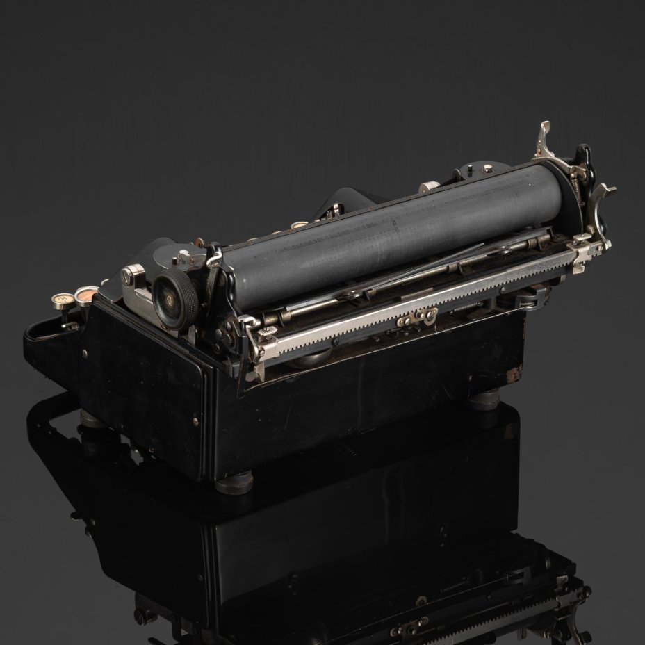 Печатная машинка "Erika 4" с кириллической клавиатурой, металл, краска, резина, Seidel & Naumann, Германия, 1920-1927 гг.
