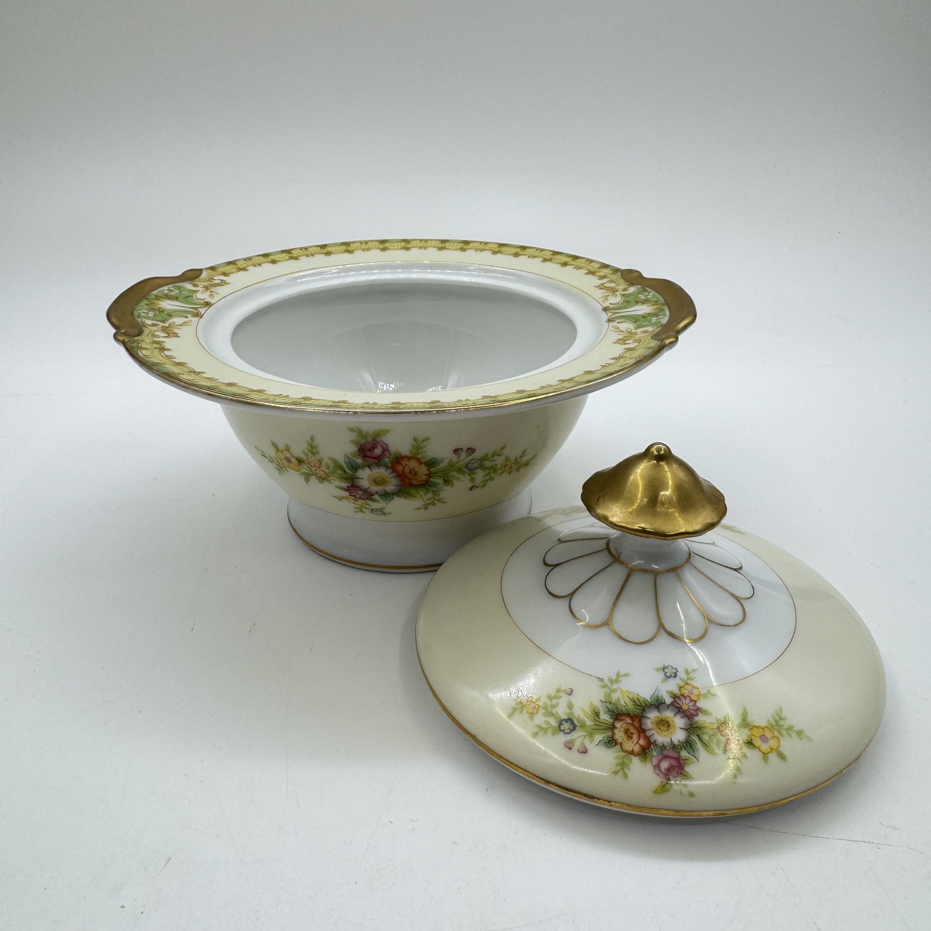 Сахарница с крышкой и цветочным декором, Empress China
