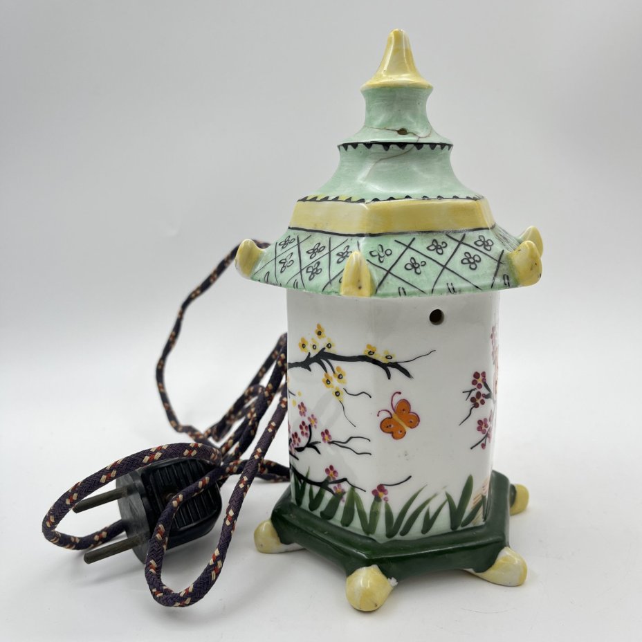 Ночник "Пагода", фарфор, роспись, металл, Ленинградский завод фарфоровых изделий (ЛЗФИ), СССР, 1956-1967 гг.