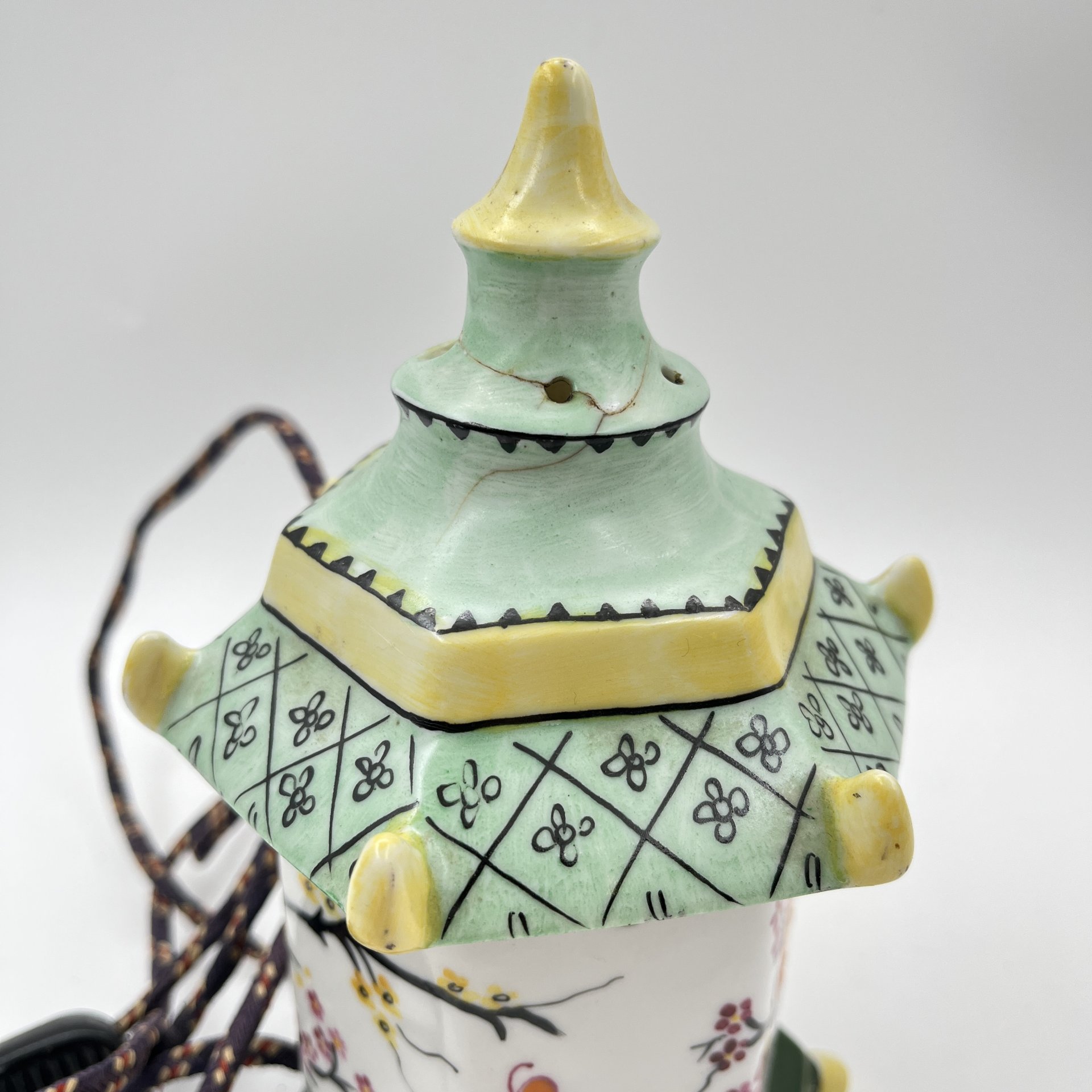 Ночник "Пагода", фарфор, роспись, металл, Ленинградский завод фарфоровых изделий (ЛЗФИ), СССР, 1956-1967 гг.