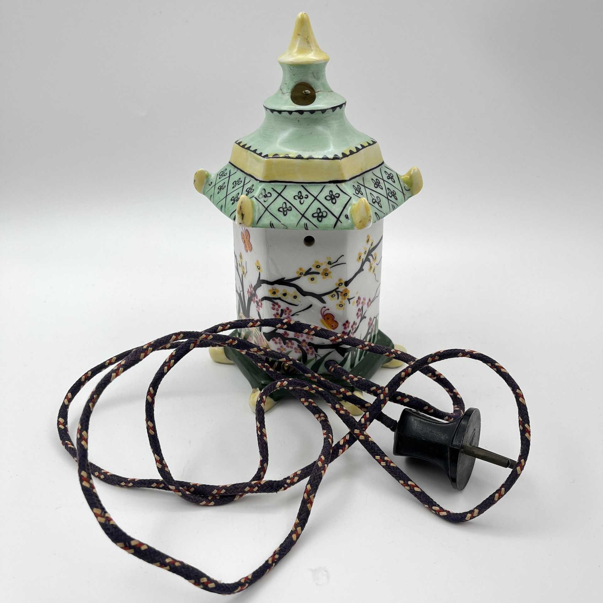 Ночник "Пагода", фарфор, роспись, металл, Ленинградский завод фарфоровых изделий (ЛЗФИ), СССР, 1956-1967 гг.